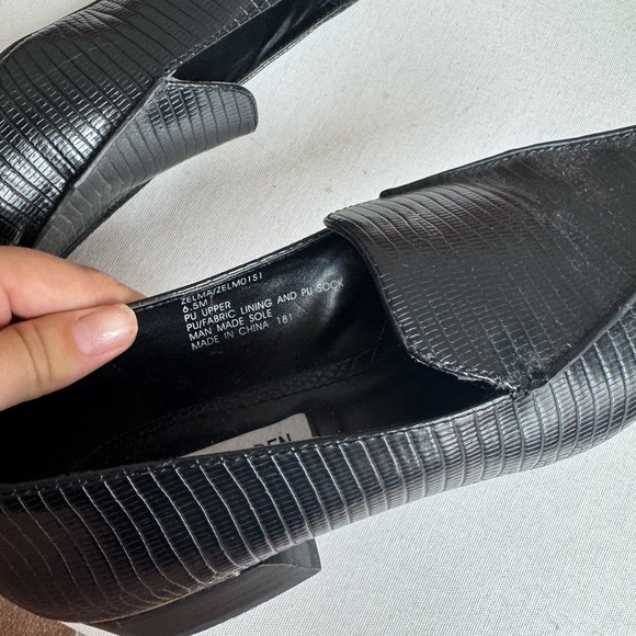 Steve Madden Black Textured Pointed Loafers 6.5 Minimalist Workwear Streetwear - Picture 2 of 6